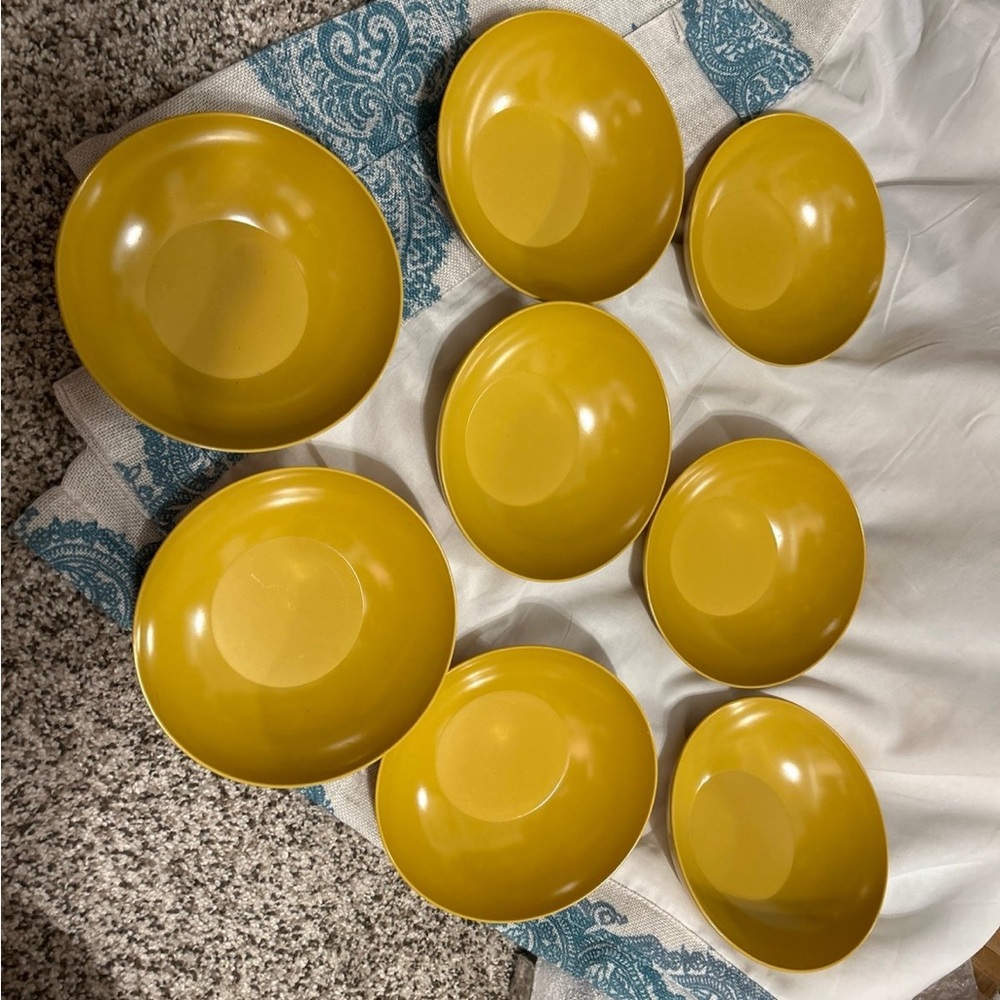 Chemical Melanins bowls in the mustard yellow 1 set 8 bowls